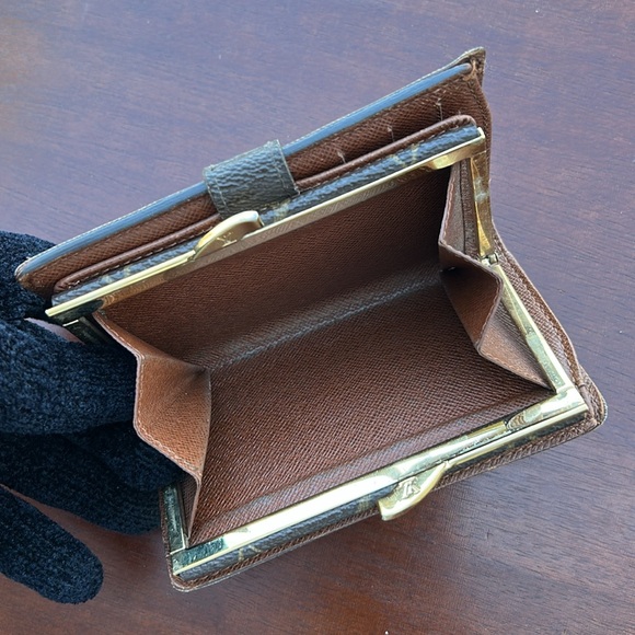 Louis Vuitton monogram kisslock wallet - Picture 9 of 16